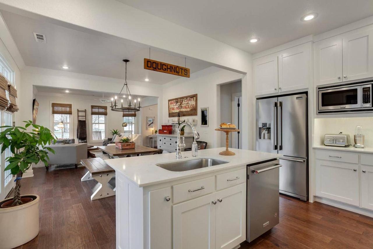 The Sofay Farmhouse - 1 Mile From U Of A - Luxury Amenities Fayetteville Kültér fotó