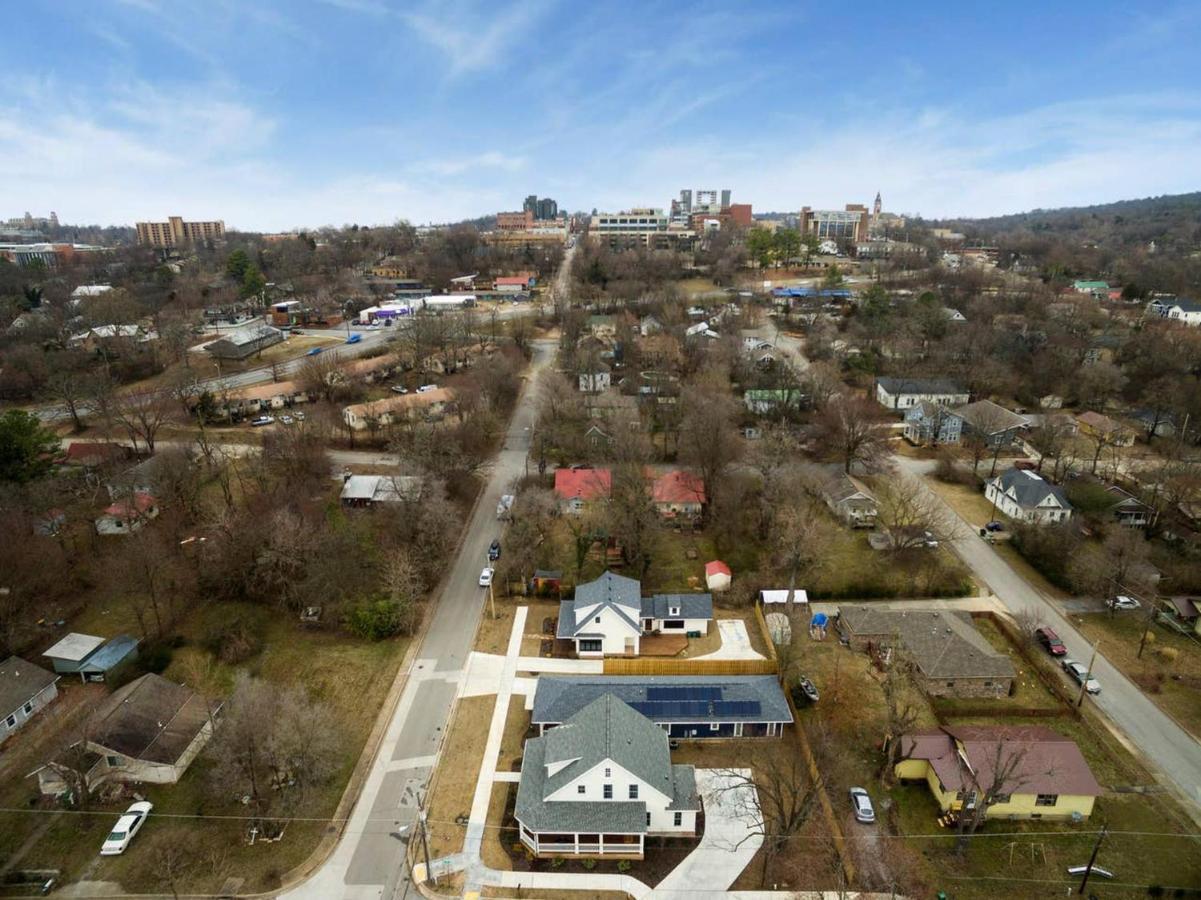 The Sofay Farmhouse - 1 Mile From U Of A - Luxury Amenities Fayetteville Kültér fotó
